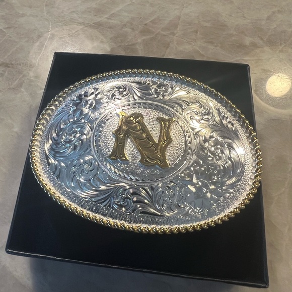 Montana Silversmiths Initial N Silver Engraved Gold Trim Western Belt Buckle - Picture 2 of 5